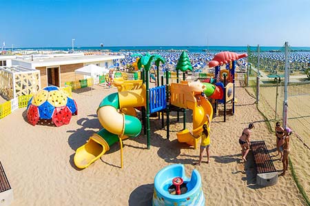 Übersicht über das Kinderareal am Strand