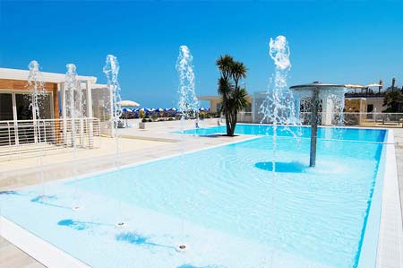 La piscina della spiaggia Malù a Cattolica