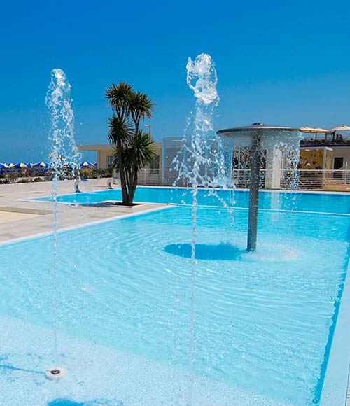 La piscina in spiaggia